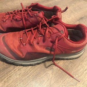 Keen women's hikers size 10
